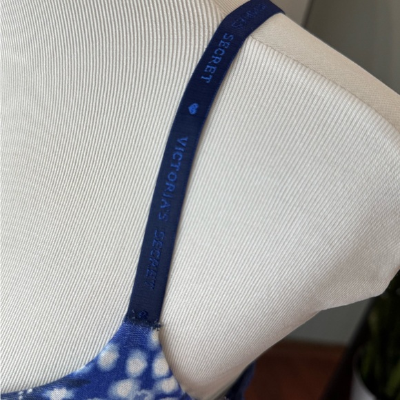 VICTORIA’S SECRET NAVY & WHITE BRA – SIZE 38B - Picture 4 of 9